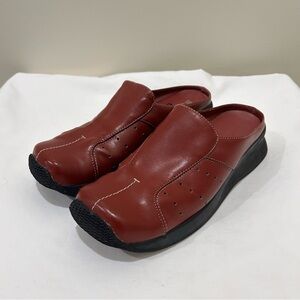 Emergency Exit Women’s Size 7.5 Red Slip On PU Comfort Shoes